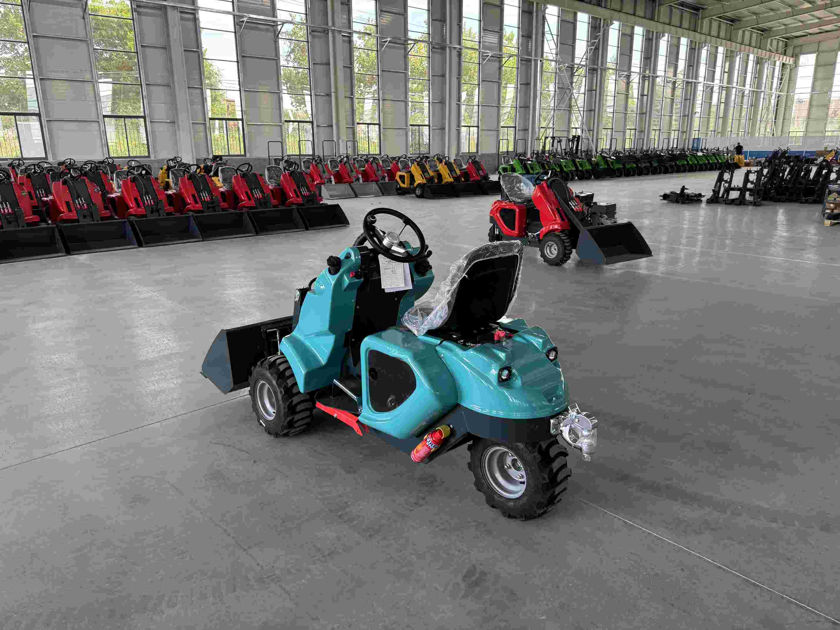 Farming Jobs - Populaire, flexibele minilader | EPA Euro5-motor,